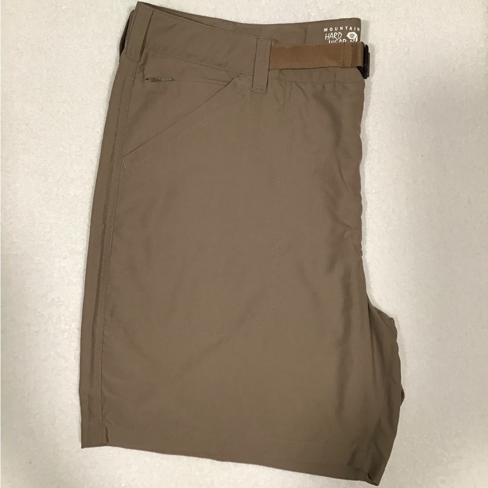 NWOT Mountain Hardwear M 40 Canyon Belted Shorts in Khaki - 7" inseam